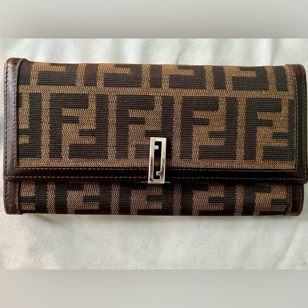 Fendi Zucca long wallet with silver hardware !!